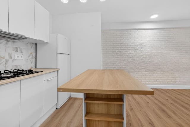Apartamento de 3 habitaciones en Centro, Torrevieja en venta - 130.000 € (Ref: 9866975)