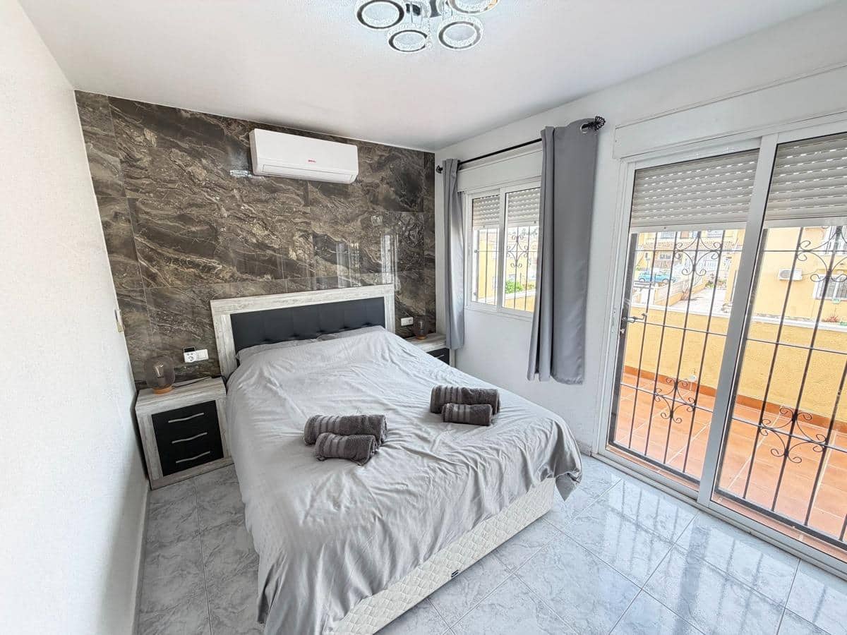 4 Zimmer Villa zu verkaufen in Villamartin - 385.000 € (Ref: 9873458)