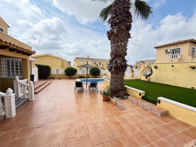 4 Zimmer Villa zu verkaufen in Villamartin, Orihuela - 385.000 € (Ref: 9873458)
