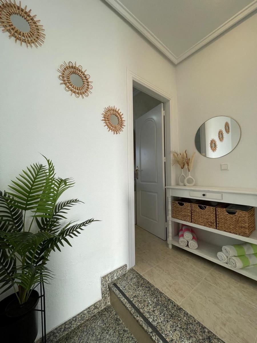 3 slaapkamer Rijtjeshuis te koop in Dona Pepa met zwembad - € 239.900 (Ref: 9892305)
