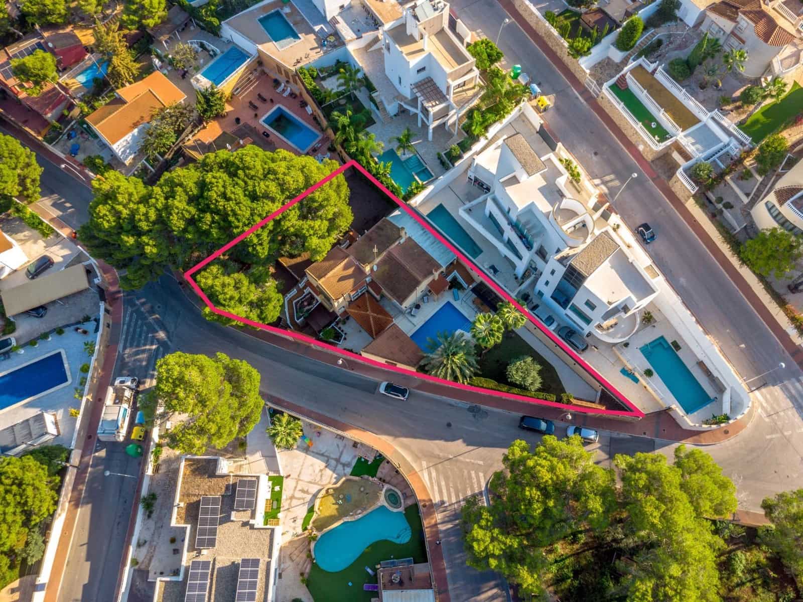 Chalet de 4 habitaciones en La Siesta en venta con piscina garaje - 490.000 € (Ref: 9892311)