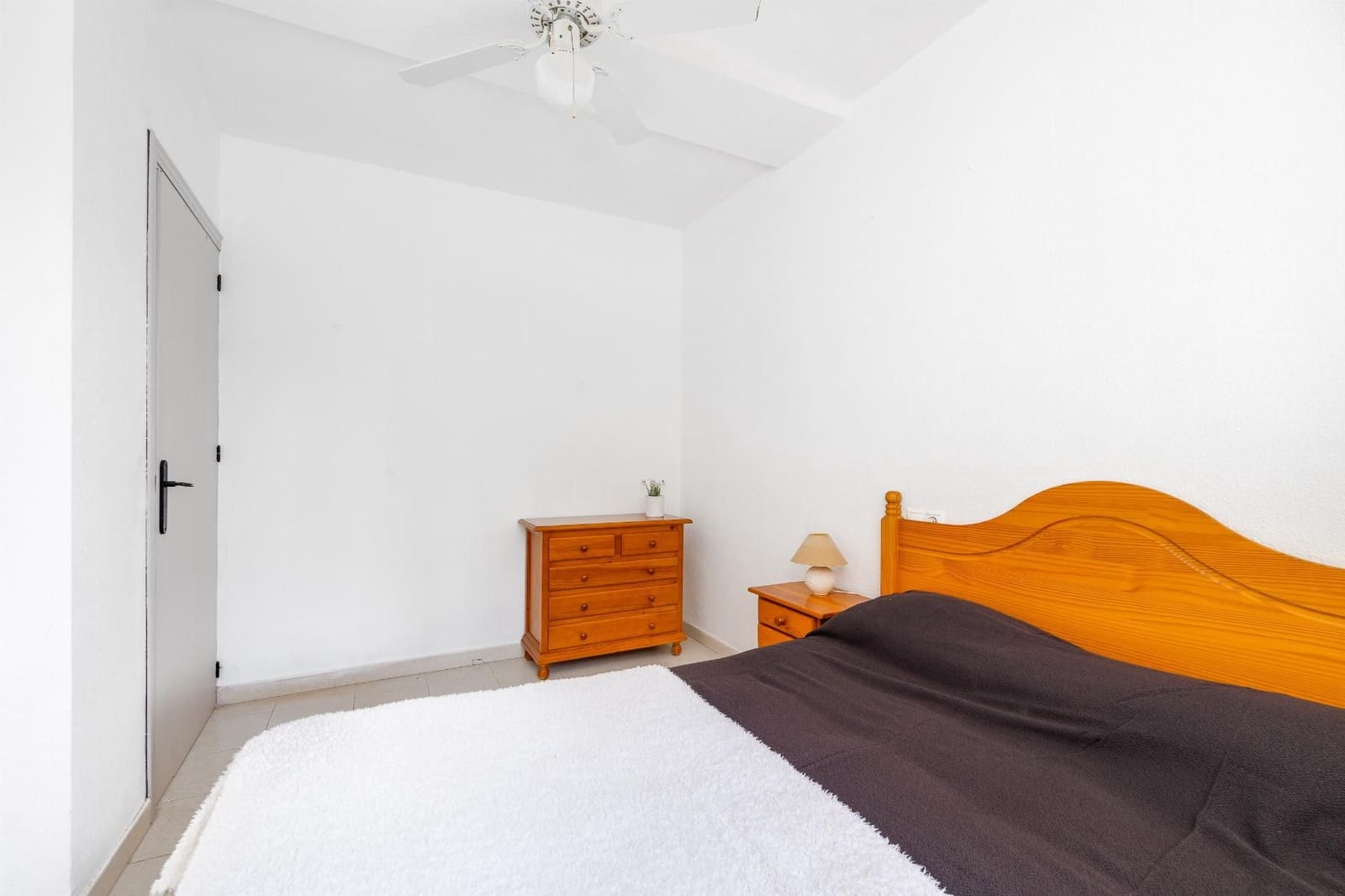 Bungalow de 2 habitaciones en Torrevieja en venta con piscina - 139.500 € (Ref: 9893823)