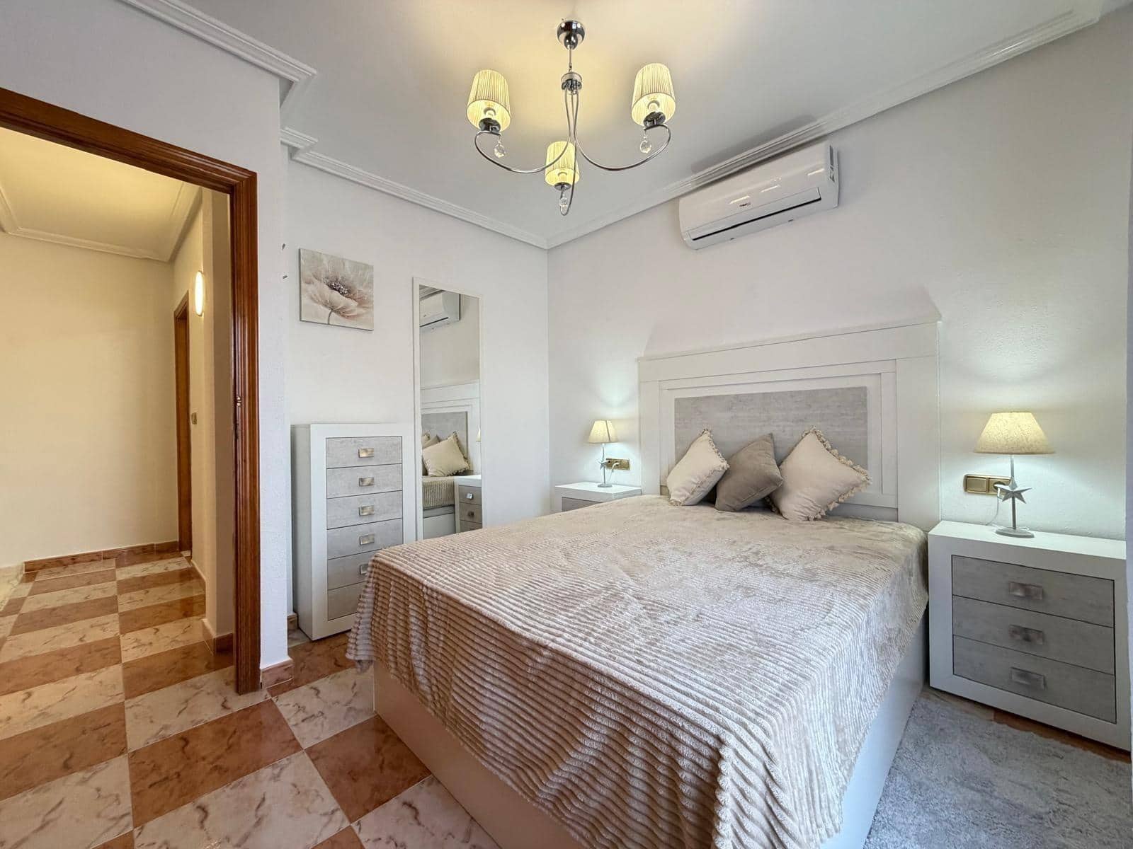 2 slaapkamer Rijtjeshuis te koop in Filipinas - € 209.900 (Ref: 9915781)