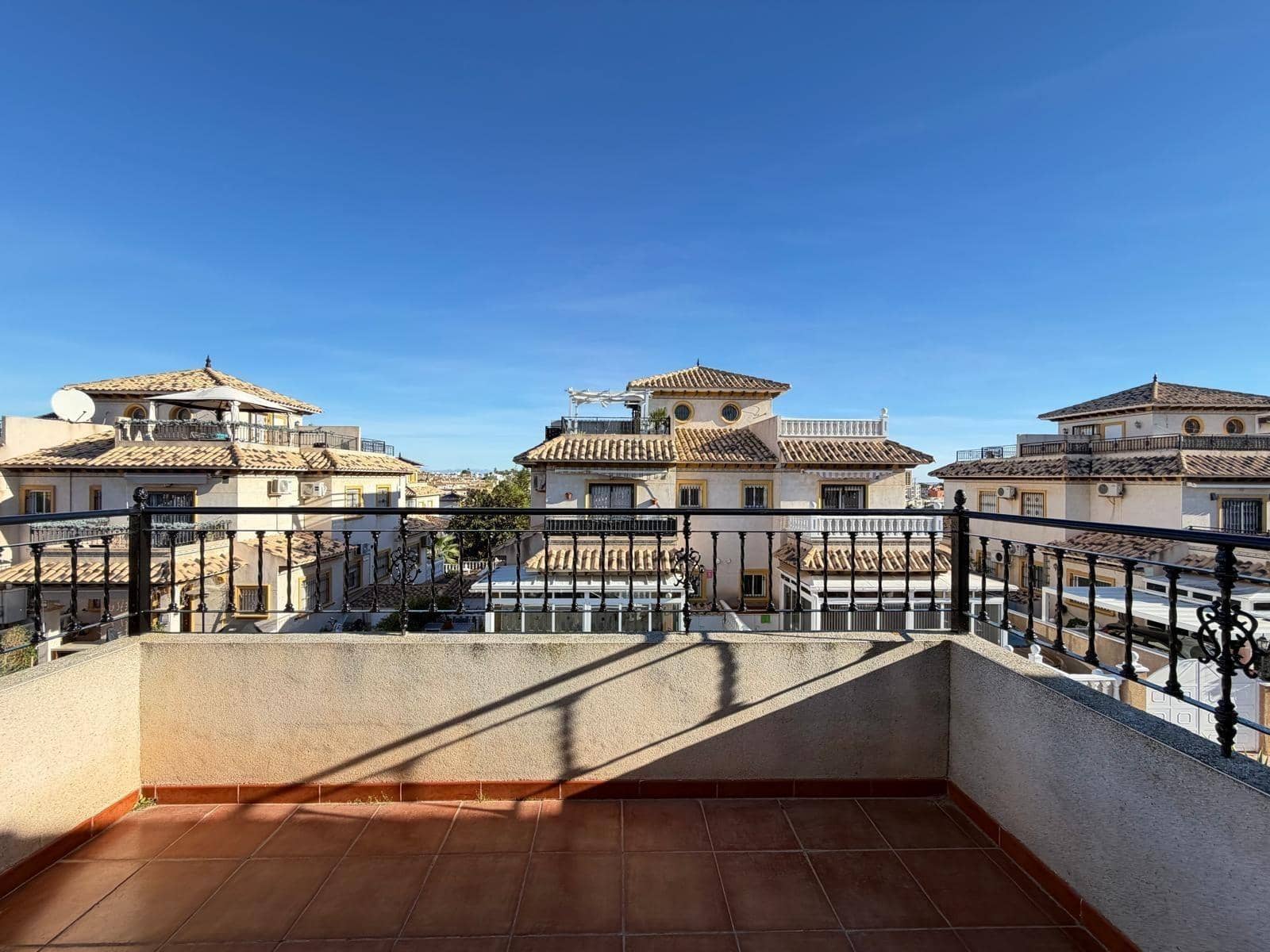 2 slaapkamer Rijtjeshuis te koop in Filipinas - € 209.900 (Ref: 9915781)