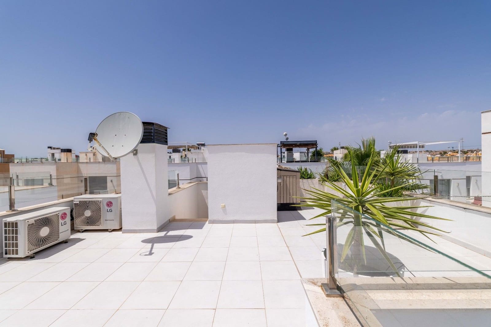 3 bedroom Villa for sale in Rojales with pool - € 399,000 (Ref: 9924591)