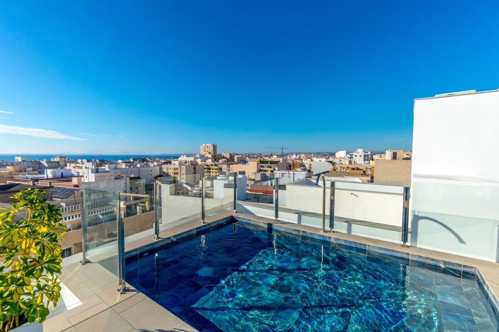 2 soveværelse Lejlighed til salg i Torrevieja med swimmingpool - € 249.900 (Ref: 9936360)