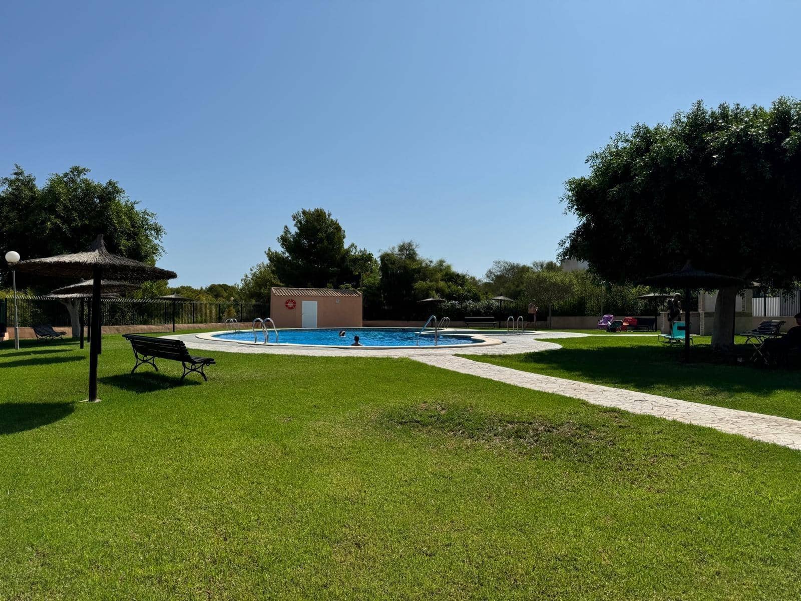 2 Zimmer Bungalow zu verkaufen in Los Balcones mit Pool - 139.900 € (Ref: 9936365)