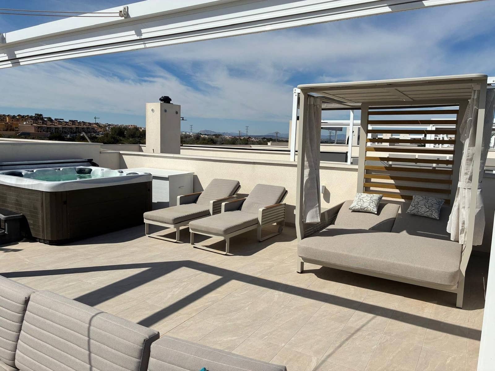 3 sypialnia Penthouse na sprzedaż w Orihuela Costa z basenem garażem - 539 000 € (Ref: 9939935)