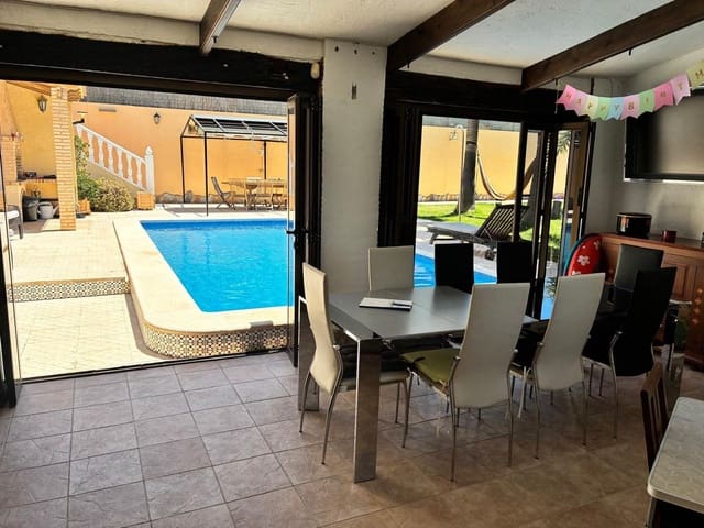 4 chambre Villa/Maison à vendre à Los Balcones - Los Altos, Torrevieja avec piscine garage - 490 000 € (Ref: 9939936)