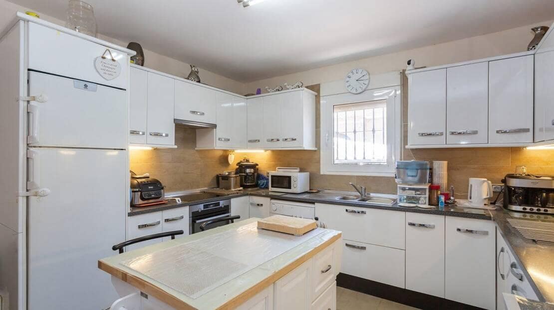 6 Zimmer Villa zu verkaufen in Los Balcones mit Pool - 610.000 € (Ref: 9942480)