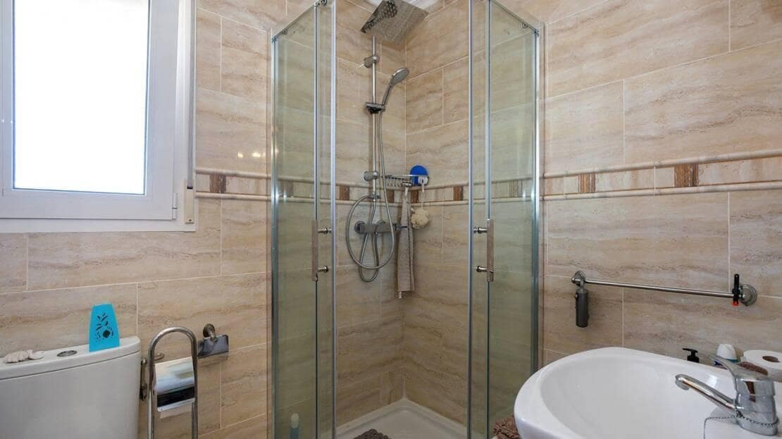 6 Zimmer Villa zu verkaufen in Los Balcones mit Pool - 610.000 € (Ref: 9942480)