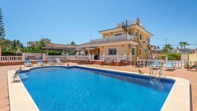 6 Zimmer Villa zu verkaufen in Los Balcones mit Pool - 610.000 € (Ref: 9942480)