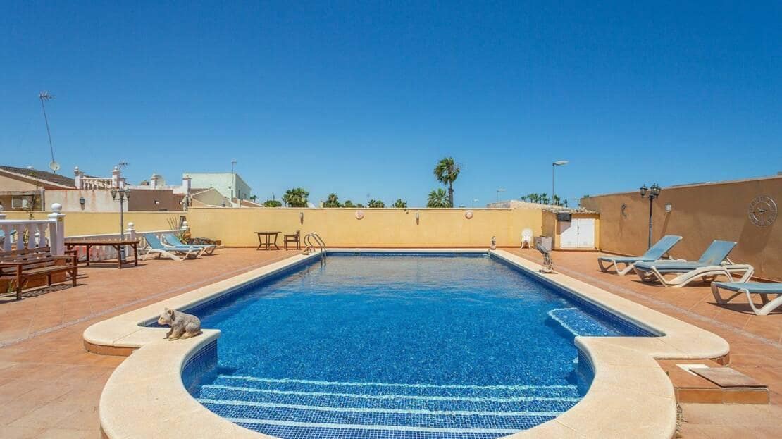 6 Zimmer Villa zu verkaufen in Los Balcones mit Pool - 610.000 € (Ref: 9942480)