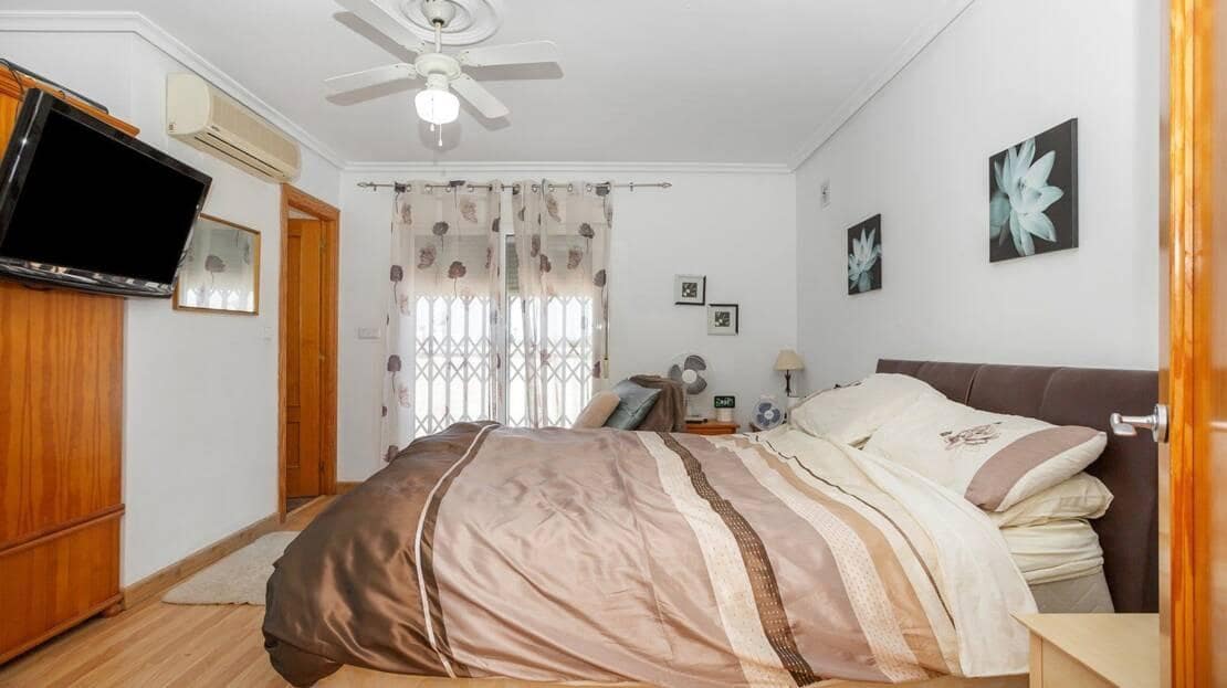 6 Zimmer Villa zu verkaufen in Los Balcones mit Pool - 610.000 € (Ref: 9942480)