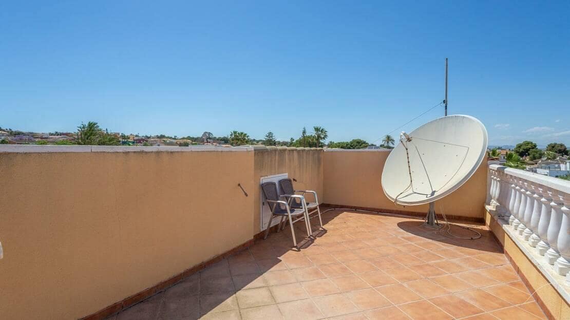 6 Zimmer Villa zu verkaufen in Los Balcones mit Pool - 610.000 € (Ref: 9942480)
