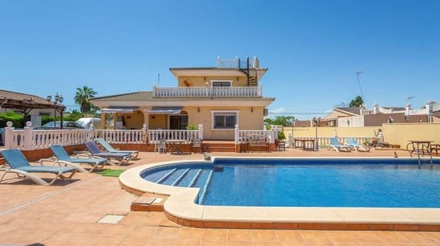 6 Zimmer Villa zu verkaufen in Los Balcones mit Pool - 610.000 € (Ref: 9942480)