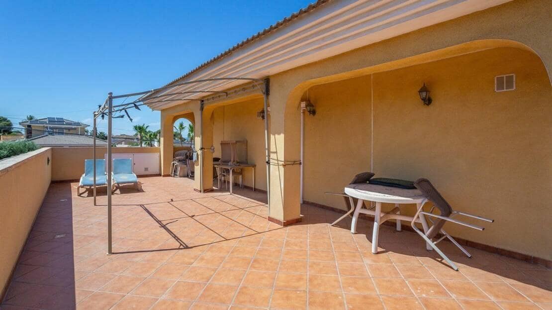 6 Zimmer Villa zu verkaufen in Los Balcones mit Pool - 610.000 € (Ref: 9942480)