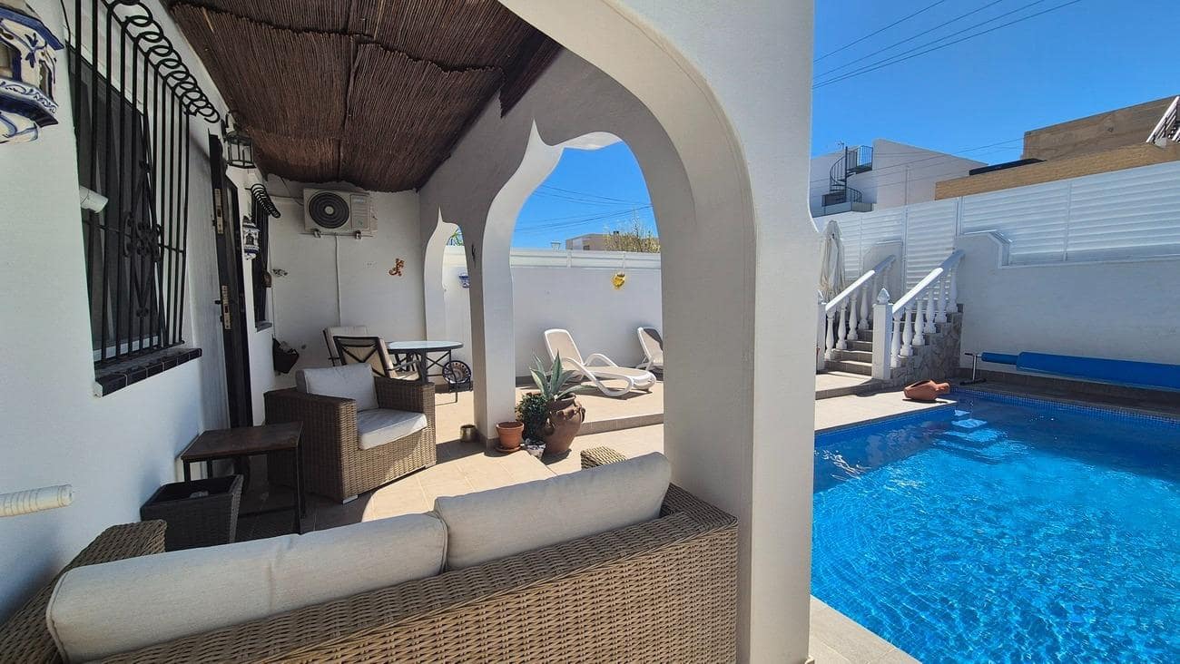 2 sypialnia Bungalow na sprzedaż w San Miguel de Salinas z basenem - 240 000 € (Ref: 9945677)