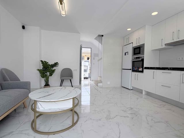 3 makuuhuone Huoneisto myytävänä paikassa Los Balcones mukana uima-altaan - 229 000 € (Ref: 9947883)