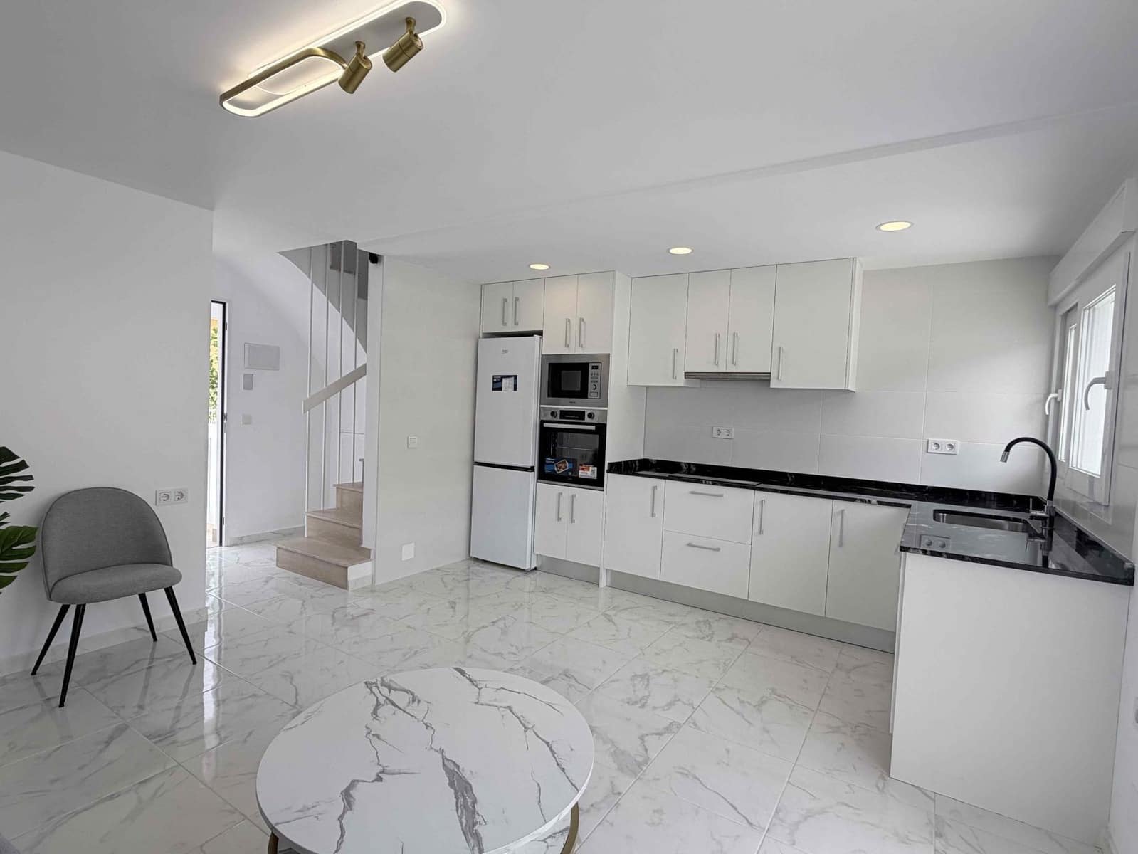 3 makuuhuone Huoneisto myytävänä paikassa Los Balcones mukana uima-altaan - 229 000 € (Ref: 9947883)