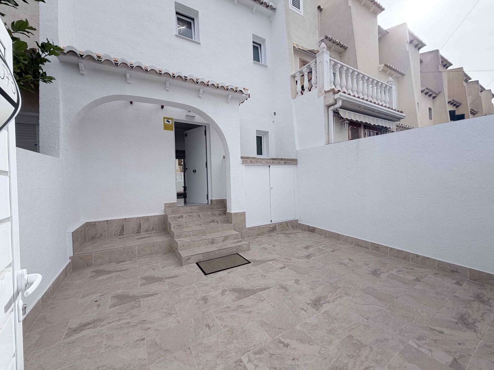 3 makuuhuone Huoneisto myytävänä paikassa Los Balcones mukana uima-altaan - 229 000 € (Ref: 9947883)