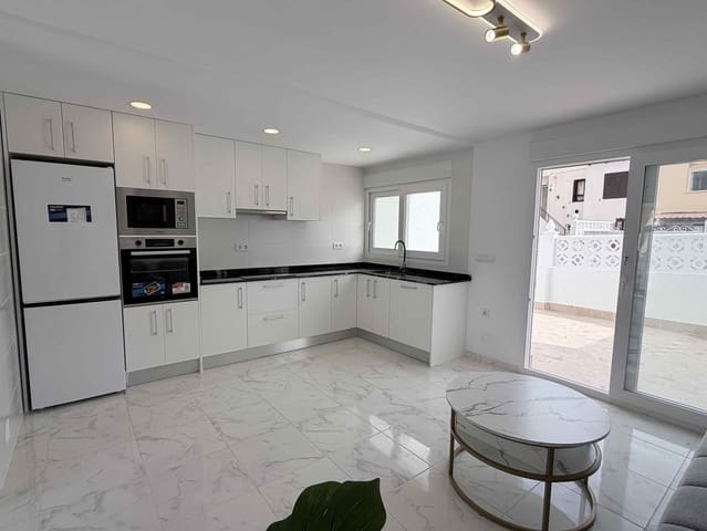 3 makuuhuone Huoneisto myytävänä paikassa Los Balcones mukana uima-altaan - 229 000 € (Ref: 9947883)