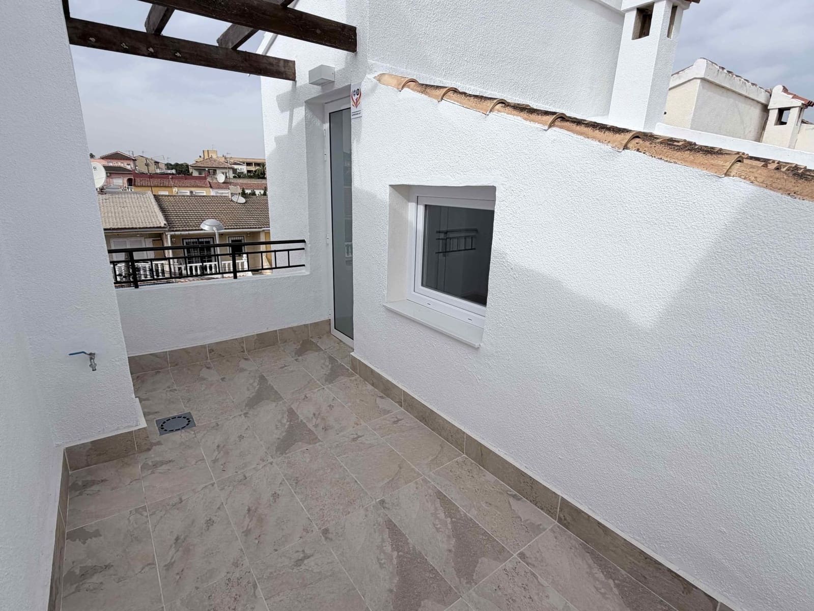 3 makuuhuone Huoneisto myytävänä paikassa Los Balcones mukana uima-altaan - 229 000 € (Ref: 9947883)