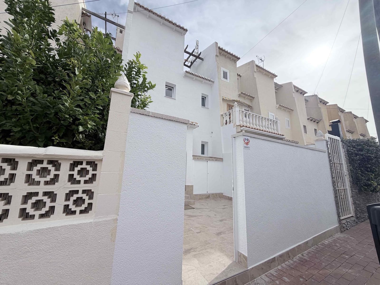 3 makuuhuone Huoneisto myytävänä paikassa Los Balcones mukana uima-altaan - 229 000 € (Ref: 9947883)