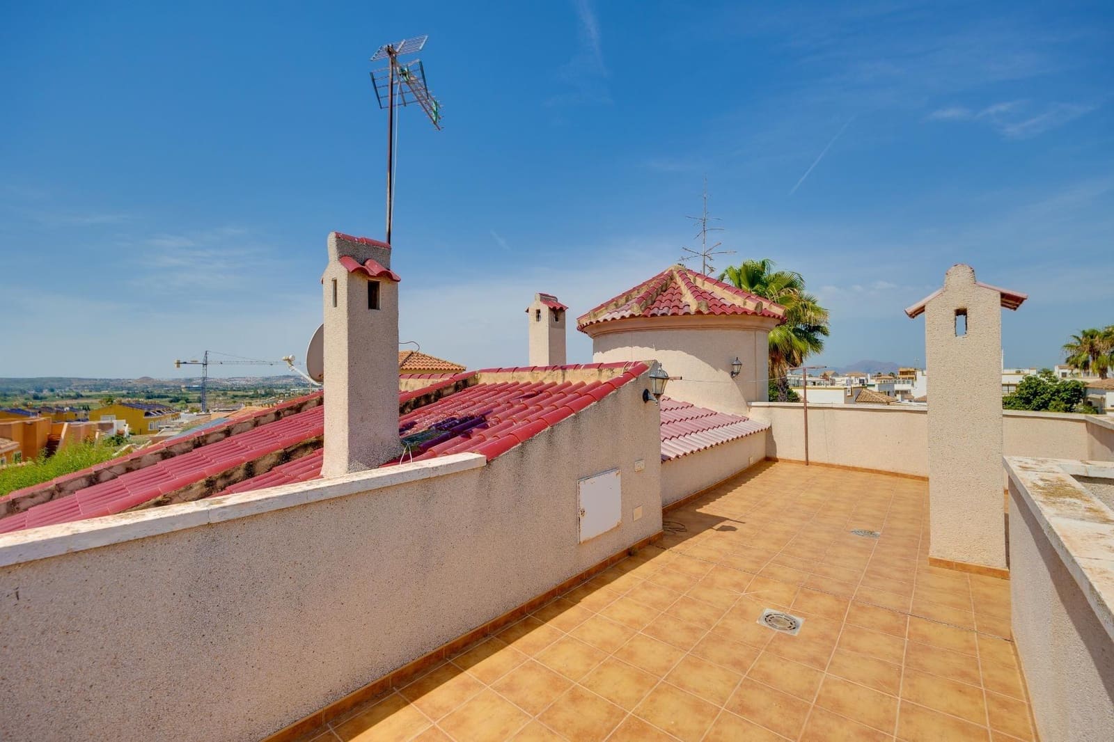 Chalet de 3 habitaciones en San Fulgencio en venta con piscina - 399.000 € (Ref: 9947886)