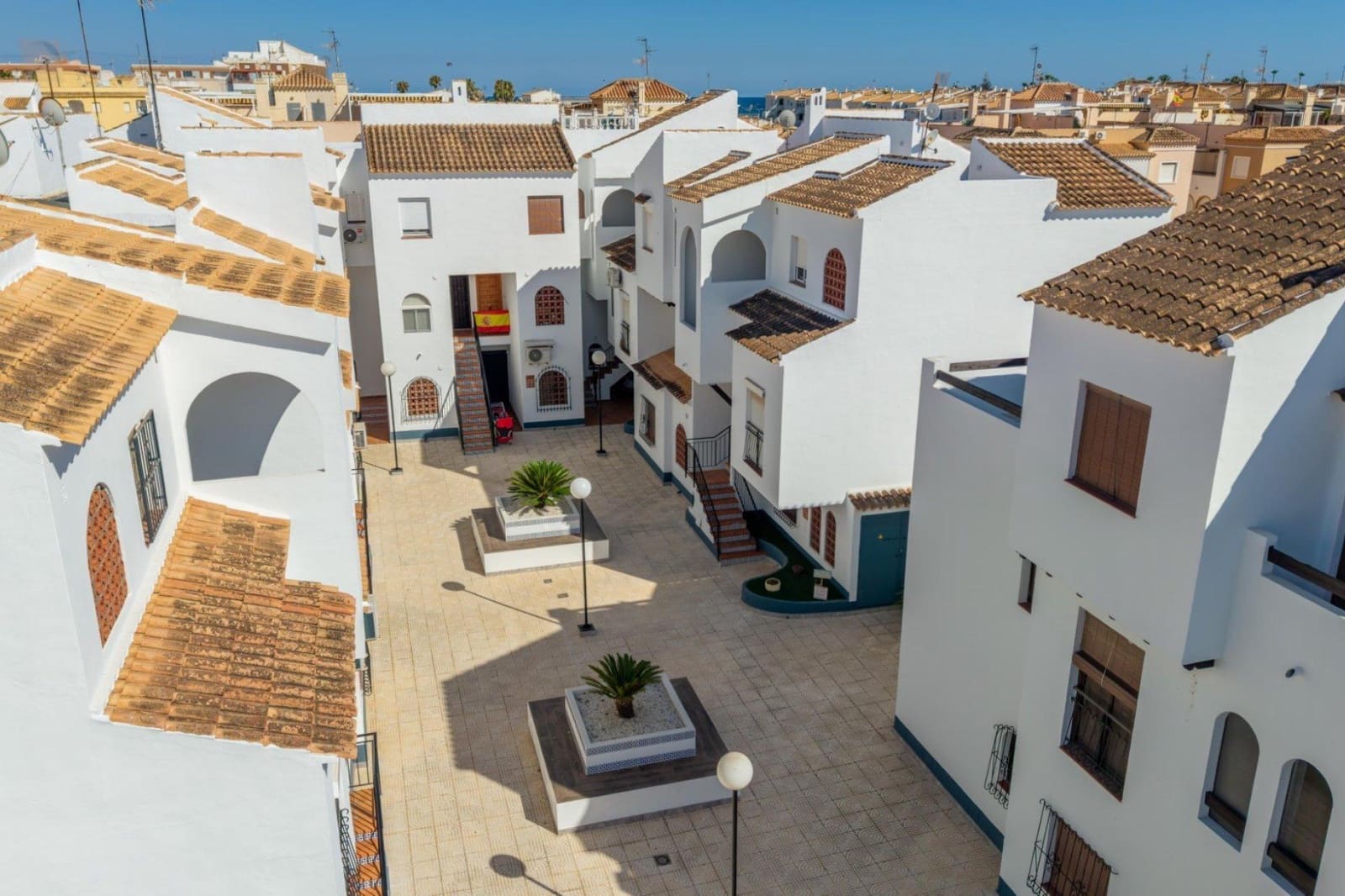 Bungalow de 1 habitación en Torrevieja en venta con piscina - 132.000 € (Ref: 9949749)