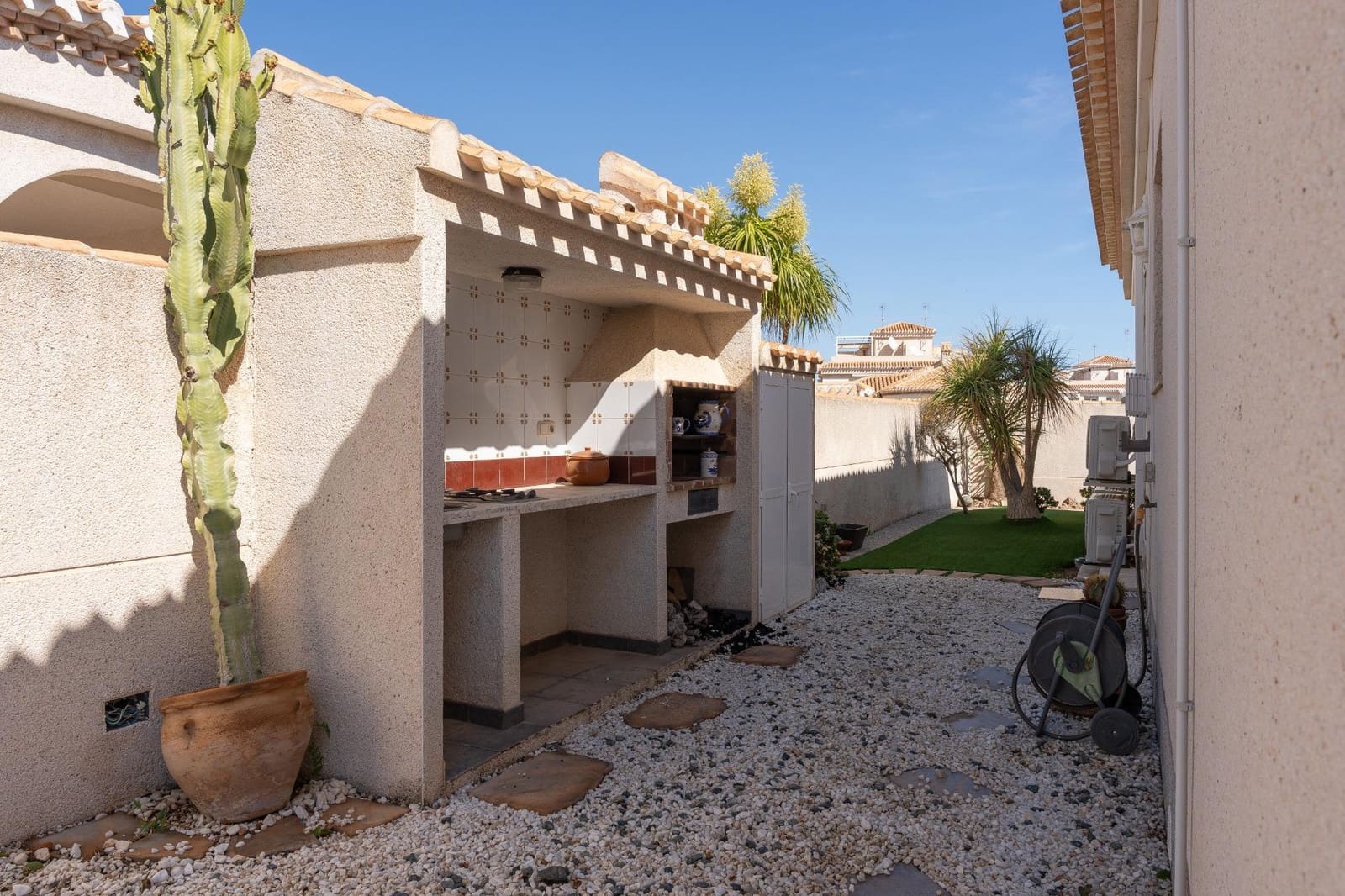 3 bedroom Villa for sale in Playa Flamenca with pool garage - € 560,000 (Ref: 9973297)