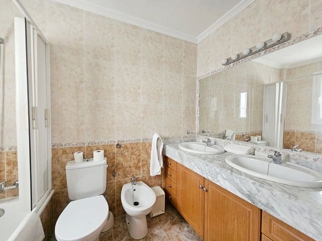 2 slaapkamer Appartement te koop in Campoamor, Orihuela met zwembad garage - € 224.000 (Ref: 9975392)