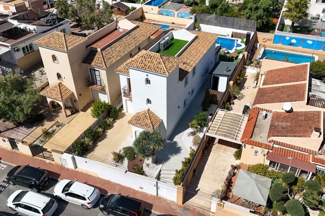 4 soverom Villa til salgs i Los Balcones med svømmebasseng garasje - € 620 000 (Ref: 9977291)