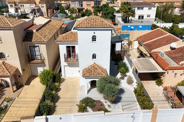 4 soverom Villa til salgs i Los Balcones med svømmebasseng garasje - € 620 000 (Ref: 9977291)