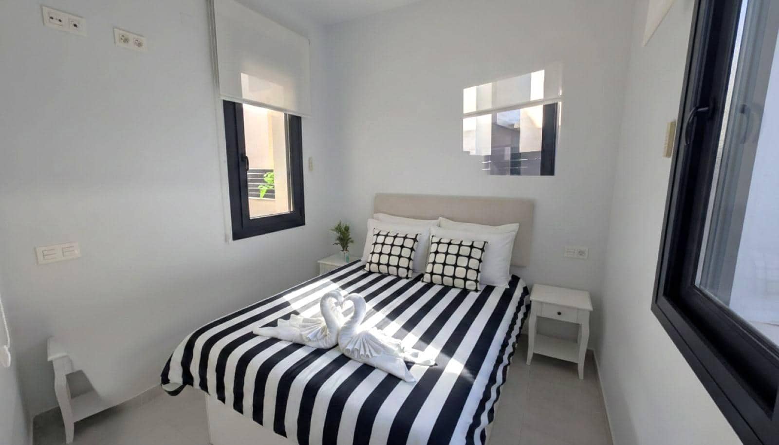 4 soveværelse Villa til salg i Orihuela Costa med swimmingpool - € 499.950 (Ref: 9977292)