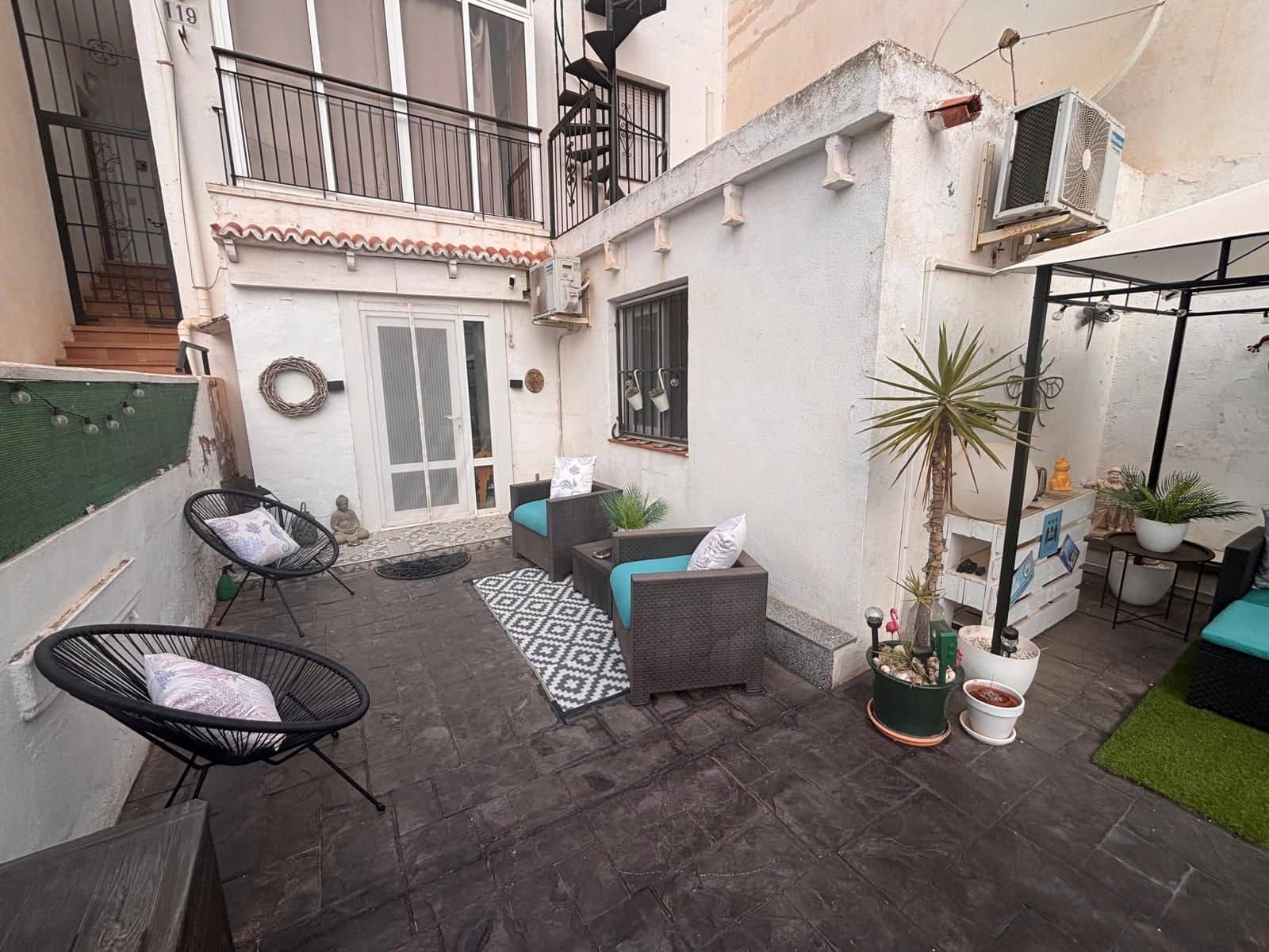 Apartamento de 2 habitaciones en Torrevieja en venta con piscina - 139.995 € (Ref: 9977296)