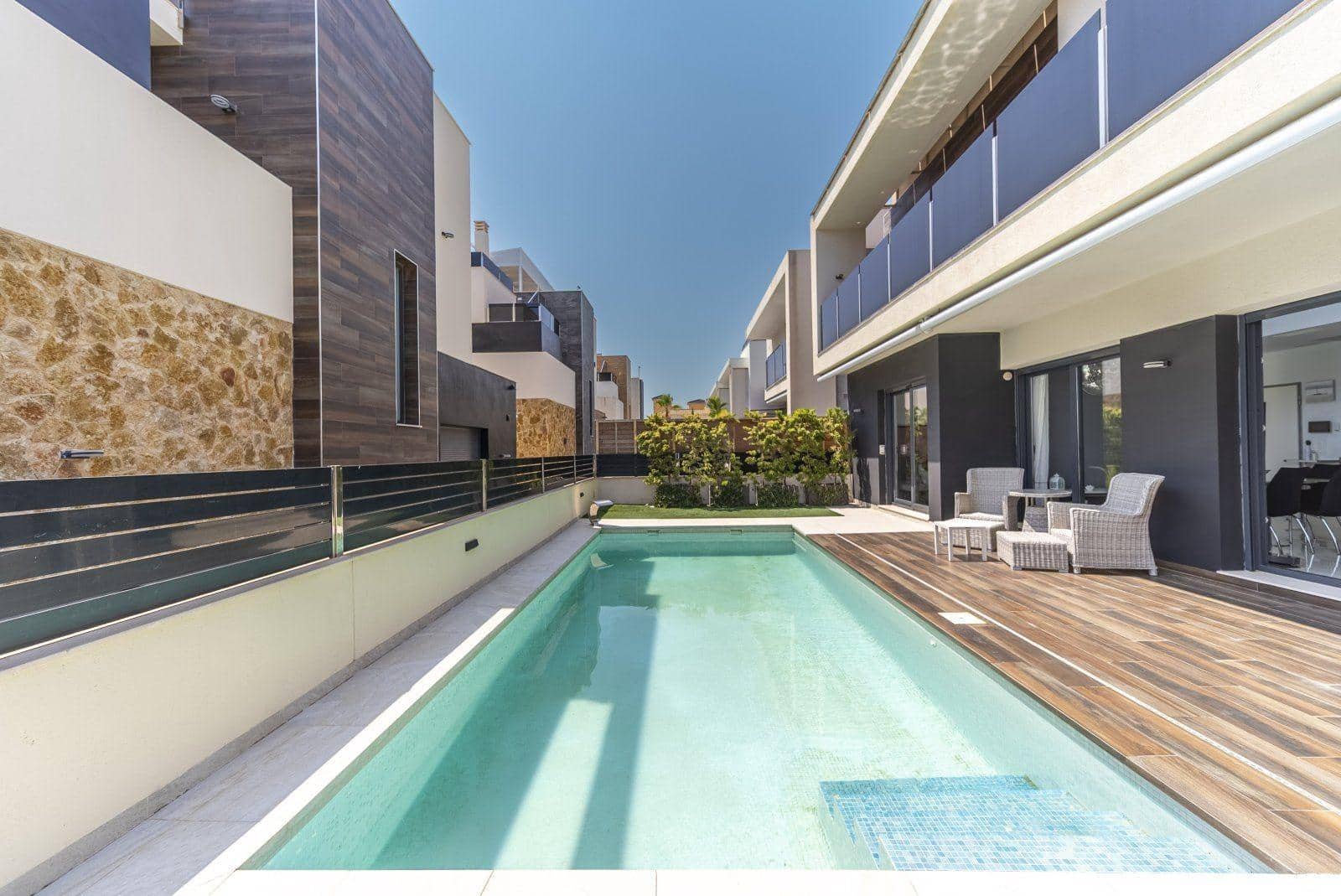 4 soveværelse Villa til salg i Orihuela Costa med swimmingpool - € 759.000 (Ref: 9978810)