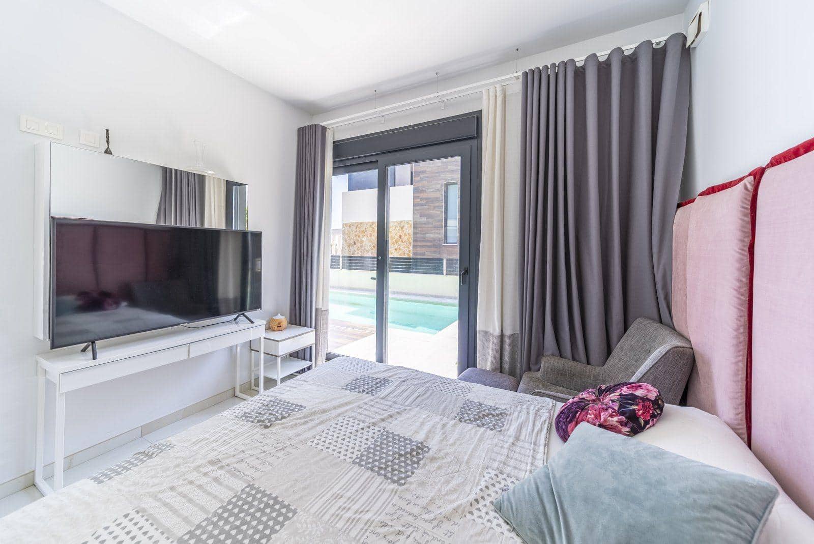 4 soveværelse Villa til salg i Orihuela Costa med swimmingpool - € 759.000 (Ref: 9978810)