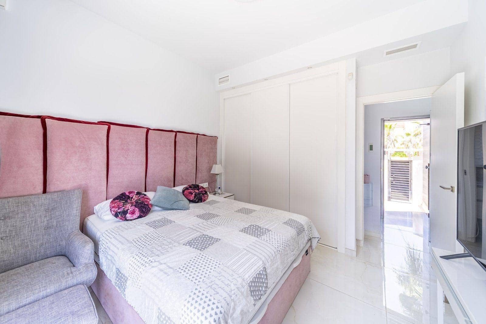 4 soveværelse Villa til salg i Orihuela Costa med swimmingpool - € 759.000 (Ref: 9978810)