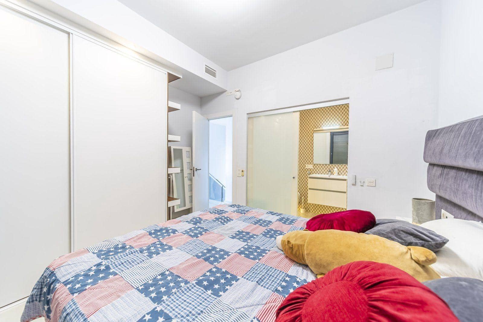 4 soveværelse Villa til salg i Orihuela Costa med swimmingpool - € 759.000 (Ref: 9978810)