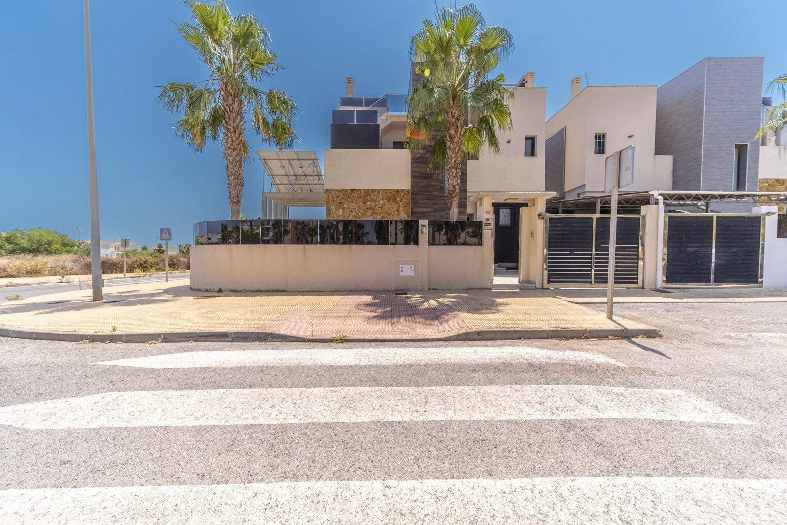 4 soveværelse Villa til salg i Orihuela Costa med swimmingpool - € 759.000 (Ref: 9978810)