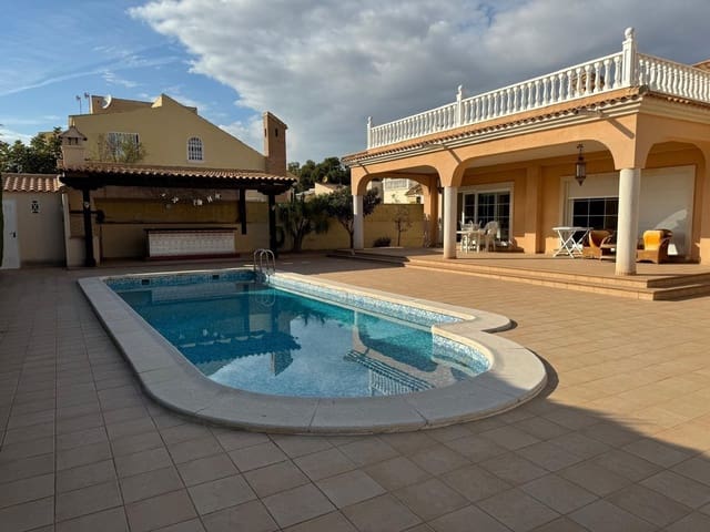 4 soverom Villa til salgs i Playa Flamenca, Orihuela med svømmebasseng garasje - € 860 000 (Ref: 9978812)