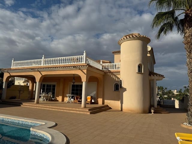 4 soverom Villa til salgs i Playa Flamenca, Orihuela med svømmebasseng garasje - € 860 000 (Ref: 9978812)