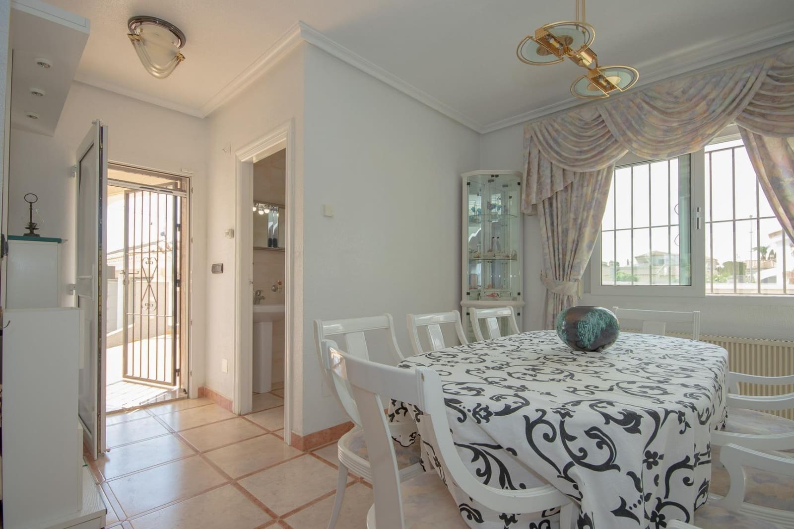 3 soveværelse Villa til salg i La Zenia med swimmingpool - € 650.000 (Ref: 9978813)
