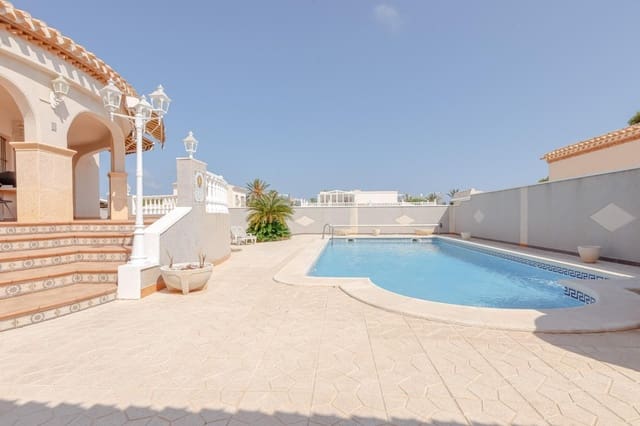 3 soveværelse Villa til salg i La Zenia, Orihuela med swimmingpool - € 650.000 (Ref: 9978813)