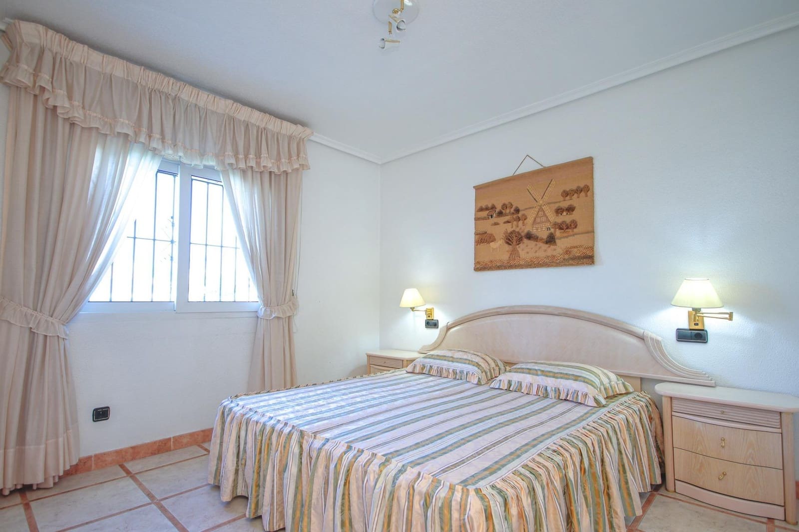 3 soveværelse Villa til salg i La Zenia med swimmingpool - € 650.000 (Ref: 9978813)