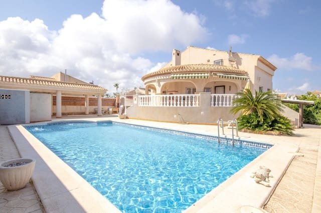 3 soveværelse Villa til salg i La Zenia, Orihuela med swimmingpool - € 650.000 (Ref: 9978813)