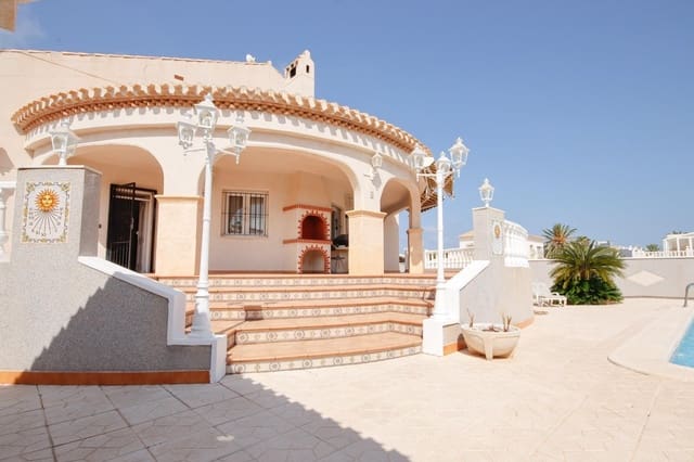 3 soveværelse Villa til salg i La Zenia, Orihuela med swimmingpool - € 650.000 (Ref: 9978813)