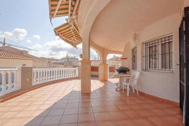 3 soveværelse Villa til salg i La Zenia, Orihuela med swimmingpool - € 650.000 (Ref: 9978813)