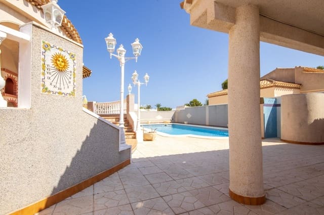 3 soveværelse Villa til salg i La Zenia, Orihuela med swimmingpool - € 650.000 (Ref: 9978813)